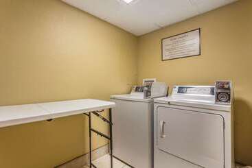 ホテル Quality Inn Warsaw I40