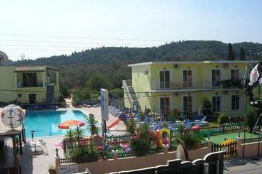 Отель Amadeus Hawaii Apartments & Studios