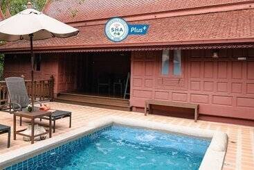 هتل Baan Amphawa Resort & Spa