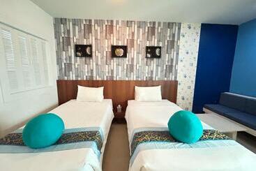 هتل Benyada Lodge   Surin Beach