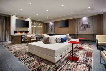 هتل Doubletree By Hilton Chicago Midway Airport