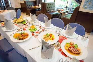 First Pacific Hotel And Convention