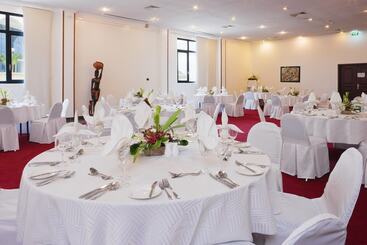 בית מלון כפרי Holiday Inn Accra Airport By Ihg