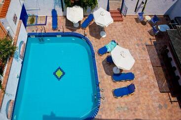 בית מלון כפרי Potidea Golden Beach