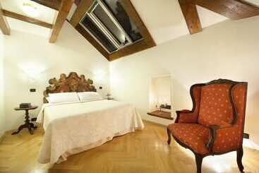 فندق Charles Bridge Palace