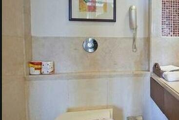 Отель Gwalior Regency