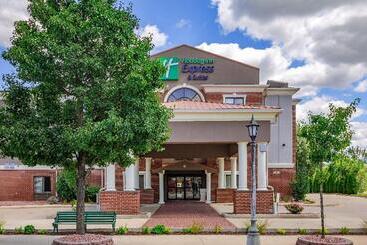 هتل Holiday Inn Express  & Suites South Bend Notre Dame Univ