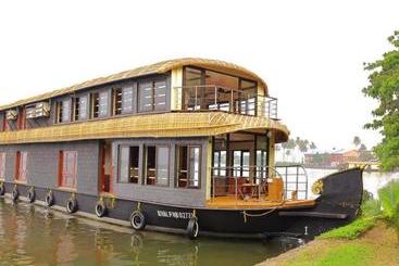 בית מלון כפרי House Boat