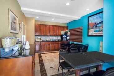 Howard Johnson Hotel & Suites By Wyndham Pico Rivera