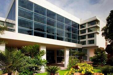 Radisson Blu Plaza Hotel Hyderabad Banjara Hills