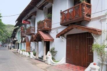 فندق Rossitta Wood Castle