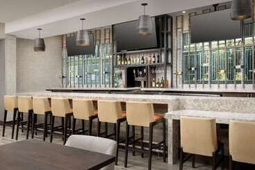 هتل Hilton Garden Inn Columbia Airport