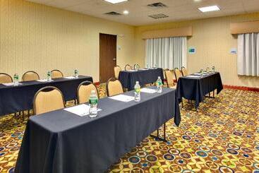 ホテル Holiday Inn Express & Suites Dewitt   Syracuse, An Ihg