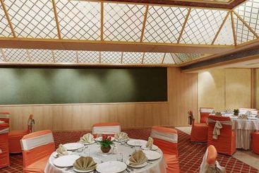 Отель Maharani Palace