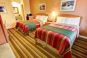 هتل Inn By The Coliseum