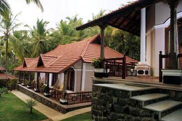 هتل Thapovan Heritage Home