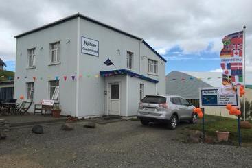 ユースホステル Nýibær Guesthouse