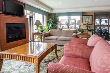 호텔 Comfort Suites