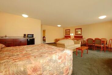 فندق Econo Lodge Inn & Suites