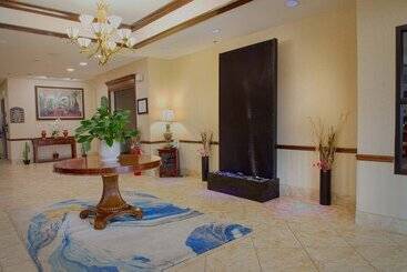 Holiday Inn Express Hotel & Suites Center, An Ihg