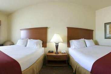Holiday Inn Express Hotel & Suites Zapata, An Ihg