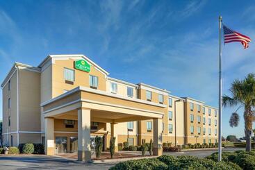 هتل La Quinta By Wyndham Warner Robins   Robins Afb
