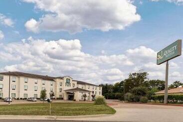 호텔 Quality Suites