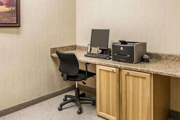 هتل Rodeway Inn & Suites