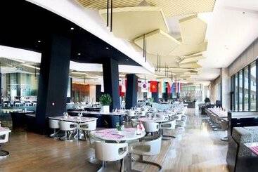 هتل Wyndham Grand Qingdao