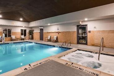 בית מלון כפרי Best Western Plus New Cumberland