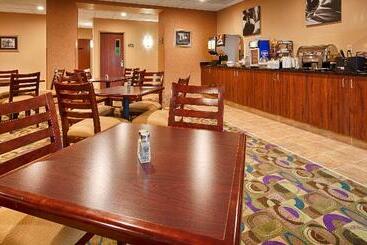 בית מלון כפרי Best Western Plus Victor Inn & Suites