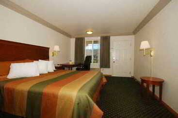 호텔 Cloverdale Wine Country Inn & Suites