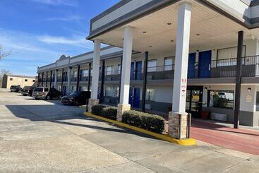 فندق Days Inn By Wyndham Gonzales