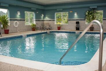 Holiday Inn Express Hotel & Suites By Ihg