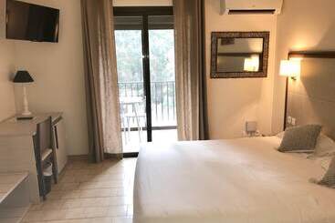 هتل Hôtel Cala Di Sole