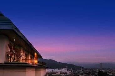 בית מלון כפרי Kami No Yama Azumaya