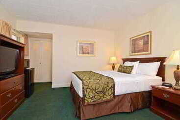 בית מלון כפרי Red Roof Inn & Suites Hazleton