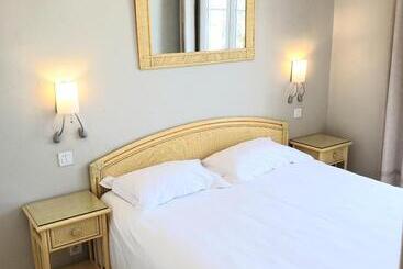 Отель Le Suffren