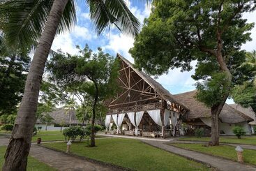 استراحتگاه Sandies Tropical Village