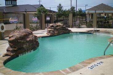 Отель Candlewood Suites Decatur Medical Center, An Ihg