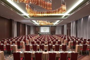 Отель Jumeirah Creekside Dubai