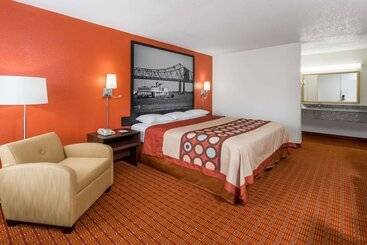 هتل Super 8 By Wyndham Baton Rouge/i10