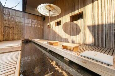 فندق Wataya Besso