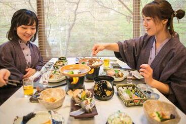 בית מלון כפרי Yumerindo