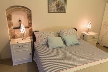 아파트 Roko House