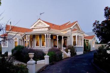 تختخواب و صبحانه Mchardy Lodge