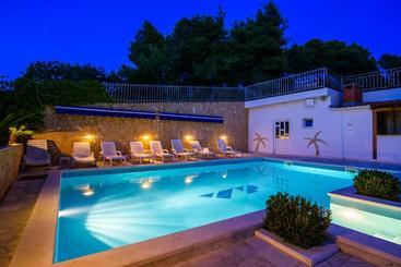 Отель B&b Villa Paula