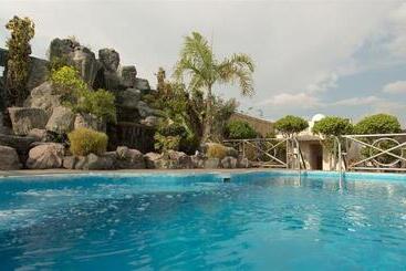 Отель Benilde Maison De La Salle