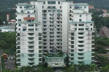هتل Holiday Apartment At Kondo Istana