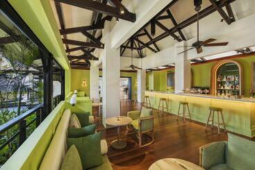 هتل Lux Le Morne Resort